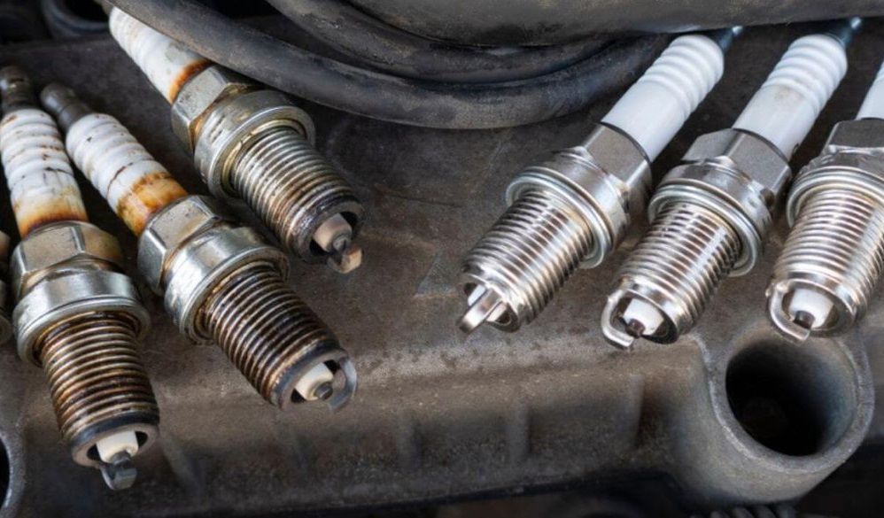 Шесть свечей зажигания для замены Шесть свечей зажигания для замены