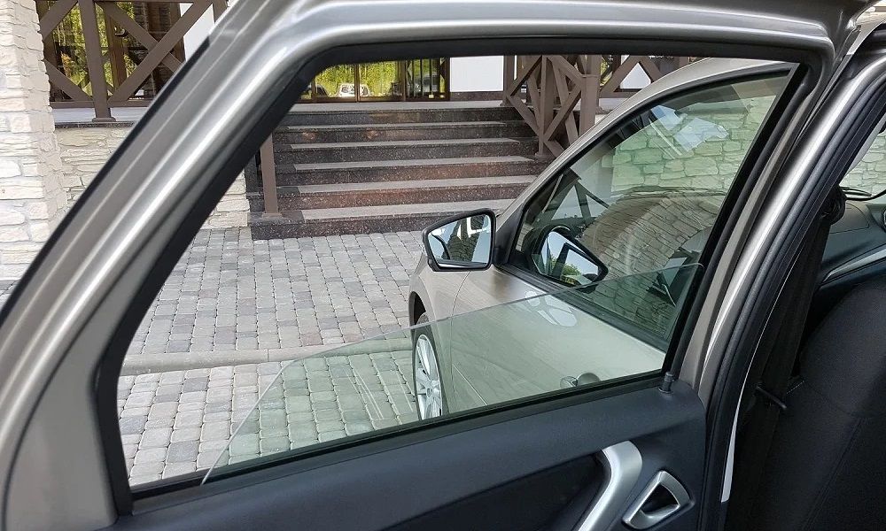 Стеклоподъемник в авто Стеклоподъемник в авто